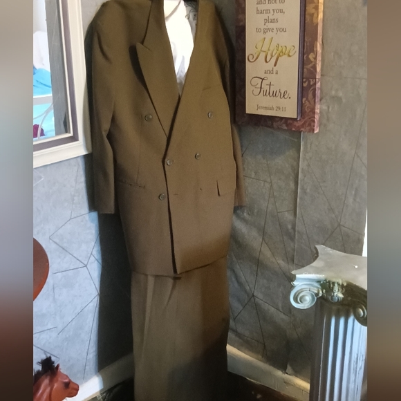 Olive green men's to piece set jacket and Coke - Picture 2 of 4